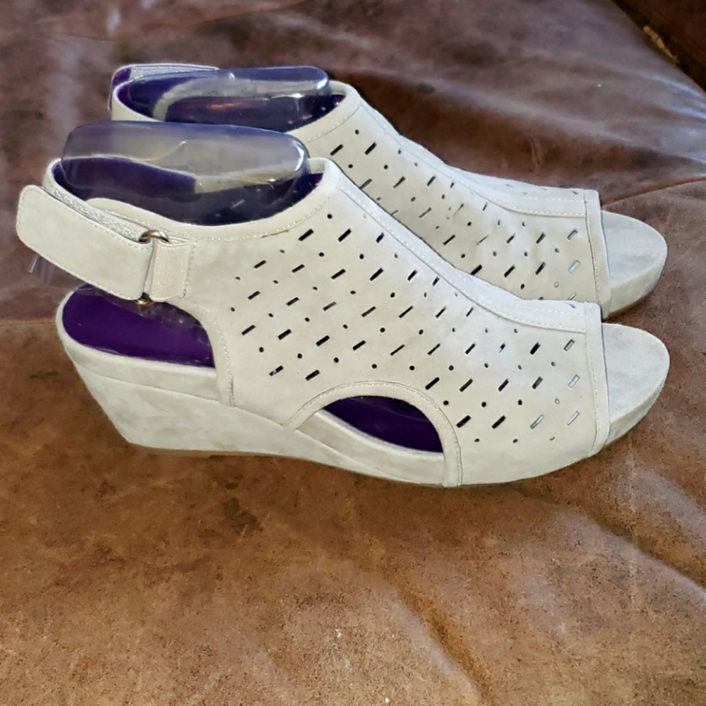 Vaneli Peep-toe Wedges